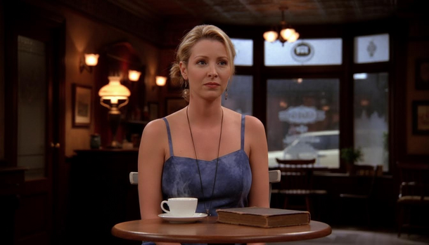 The Surprising Reason Lisa Kudrow Avoids Watching Friends With Her Husband