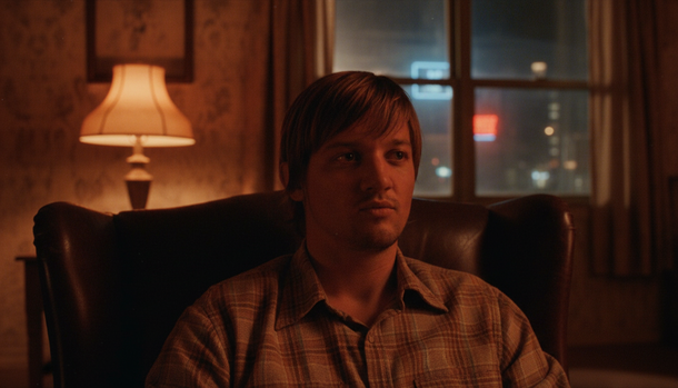 Two Decades Before Evan Peters’ Golden Globe, Jeremy Renner Played the Same Chilling Role
