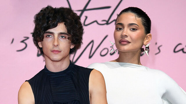 Fans Having a Meltdown Over Timothée Chalamet & Kylie Jenner Kiss