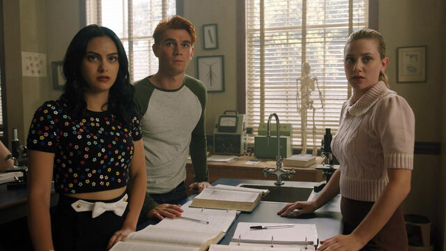 Riverdale Fans Are Getting Tired of the Show's Pointless Love Triangle Riverdale Fans Are Getting Tired of the Show's Pointless Love Triangle