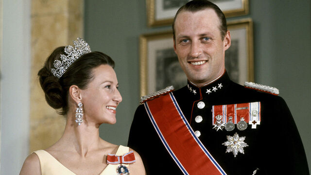 From Ordinary to Extraordinary: How a Sales Clerk Became Queen of Norway From Ordinary to Extraordinary: How a Sales Clerk Became Queen of Norway