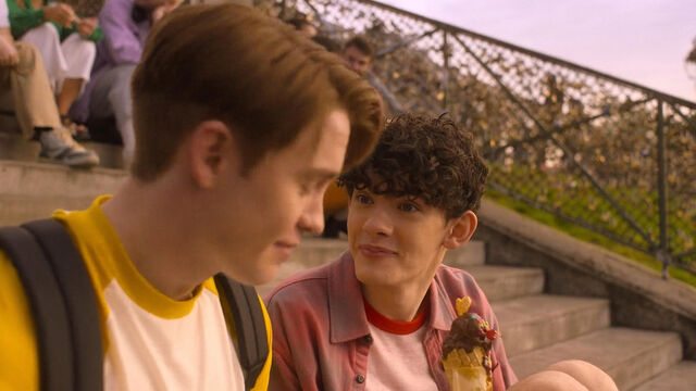 One of the Cheekiest Heartstopper Scenes Was Cut From Netflix's Version One of the Cheekiest Heartstopper Scenes Was Cut From Netflix's Version