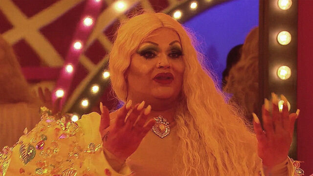 Lova Ladiva Proves She's an Icon With One Simple Move at DragCon