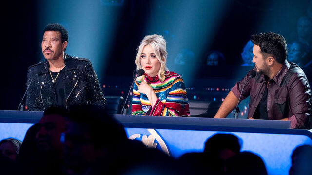 American Idol's Nostalgia Strategy: Clinging to Life with Old Contestants American Idol's Nostalgia Strategy: Clinging to Life with Old Contestants