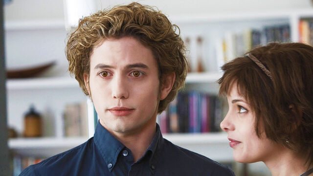 Jackson Rathbone's Transformation Sent Fans (& Twilight Co-Stars) Into Frenzy Jackson Rathbone's Transformation Sent Fans (& Twilight Co-Stars) Into Frenzy
