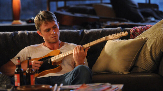 7 Best (But Lesser-Known) TV Shows With Romance, According to Reddit