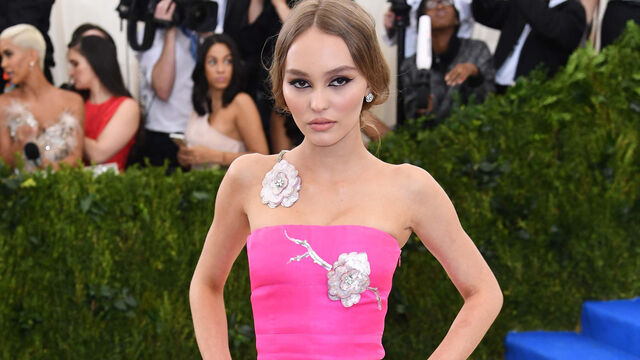 Chanel's Crown Jewels: The 9 Most Iconic Celebrity Looks by Karl Lagerfeld Chanel's Crown Jewels: The 9 Most Iconic Celebrity Looks by Karl Lagerfeld