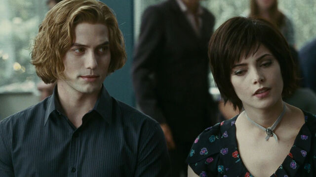 The Most Romantic Twilight Scene is Not About Bella & Edward At All The Most Romantic Twilight Scene is Not About Bella & Edward At All