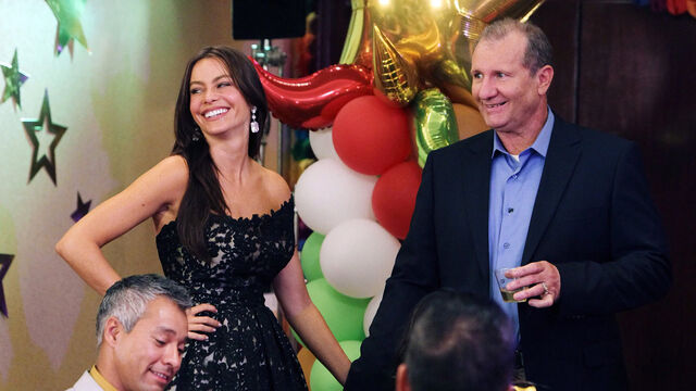 Jay & Gloria's 'Real' Age Makes Modern Family's Biggest Age Gap Even More Eyebrow-Raising Jay & Gloria's 'Real' Age Makes Modern Family's Biggest Age Gap Even More Eyebrow-Raising