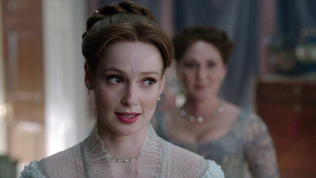 Fran's Arc in Bridgerton S3 Was… Surprising, but Don't Be Disappointed, Julia Quinn Says