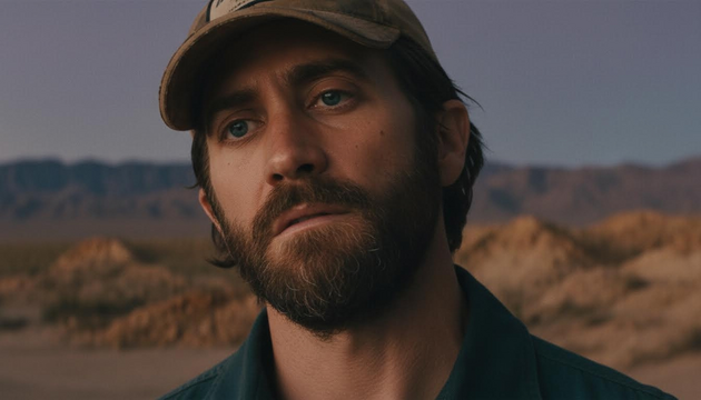 Jake Gyllenhaal’s Grittiest Netflix Thriller Yet Channels Collateral and Sicario