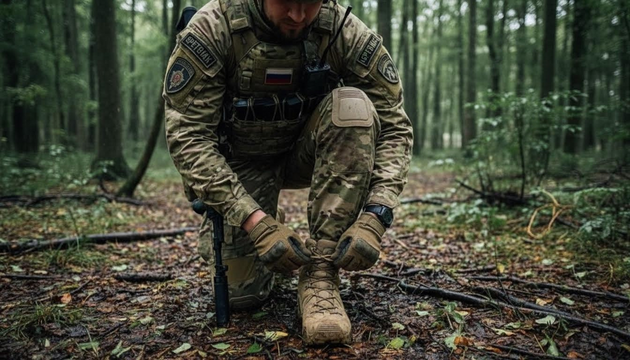 This Special Forces Shoelace Trick Keeps Knots Tight for Months with a Single Tie