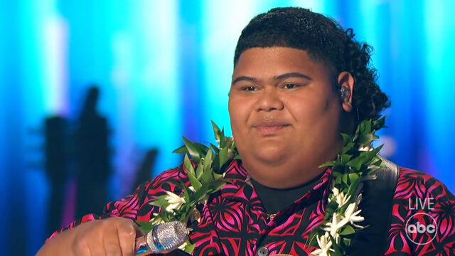 Video of Iam Tongi Singing With His Late Dad Goes Viral For All the Right Reasons Video of Iam Tongi Singing With His Late Dad Goes Viral For All the Right Reasons