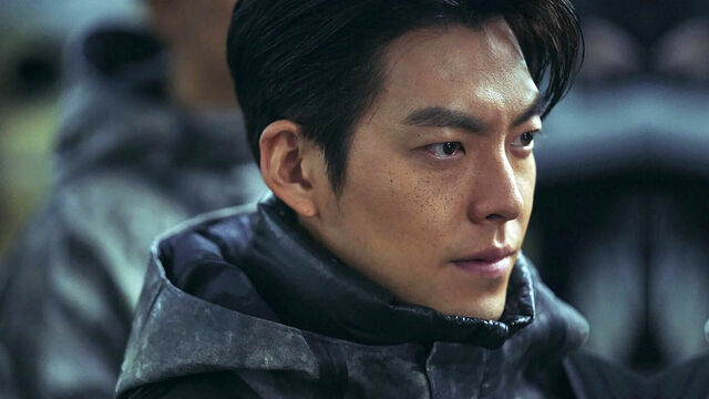 Does Kim Woo Bin Really Smoke in Black Knight, or Is It CGI? Does Kim Woo Bin Really Smoke in Black Knight, or Is It CGI?