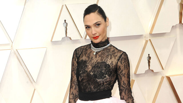 Fashion Fail: The 7 Most Regrettable Outfits to Grace the Oscar Red Carpet in Recent Memory