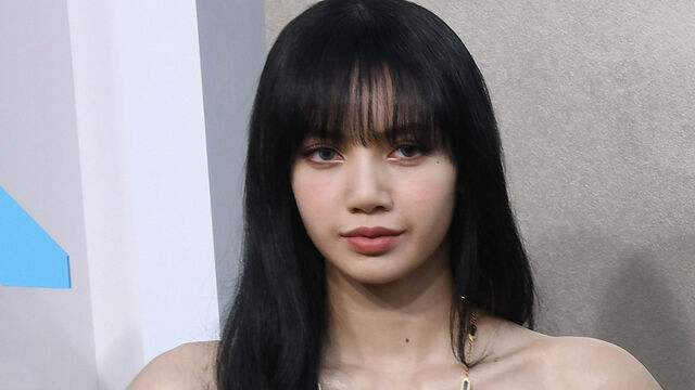 Crazy Girl Show Proves Lisa Has Enough Star Power to Sell Out an Entire Stadium