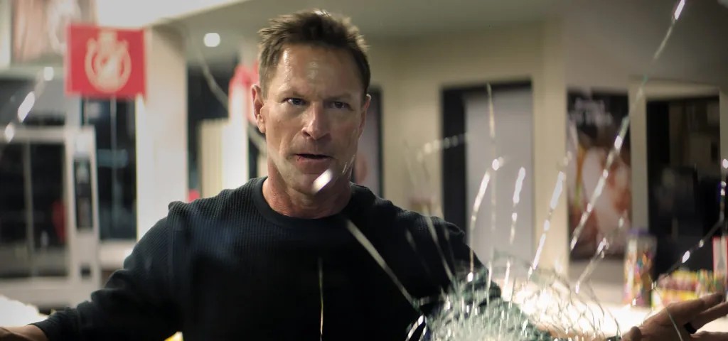 Aaron Eckhart And A K-9 Warrior Unleash Mayhem In Muzzle: City of Wolves Trailer