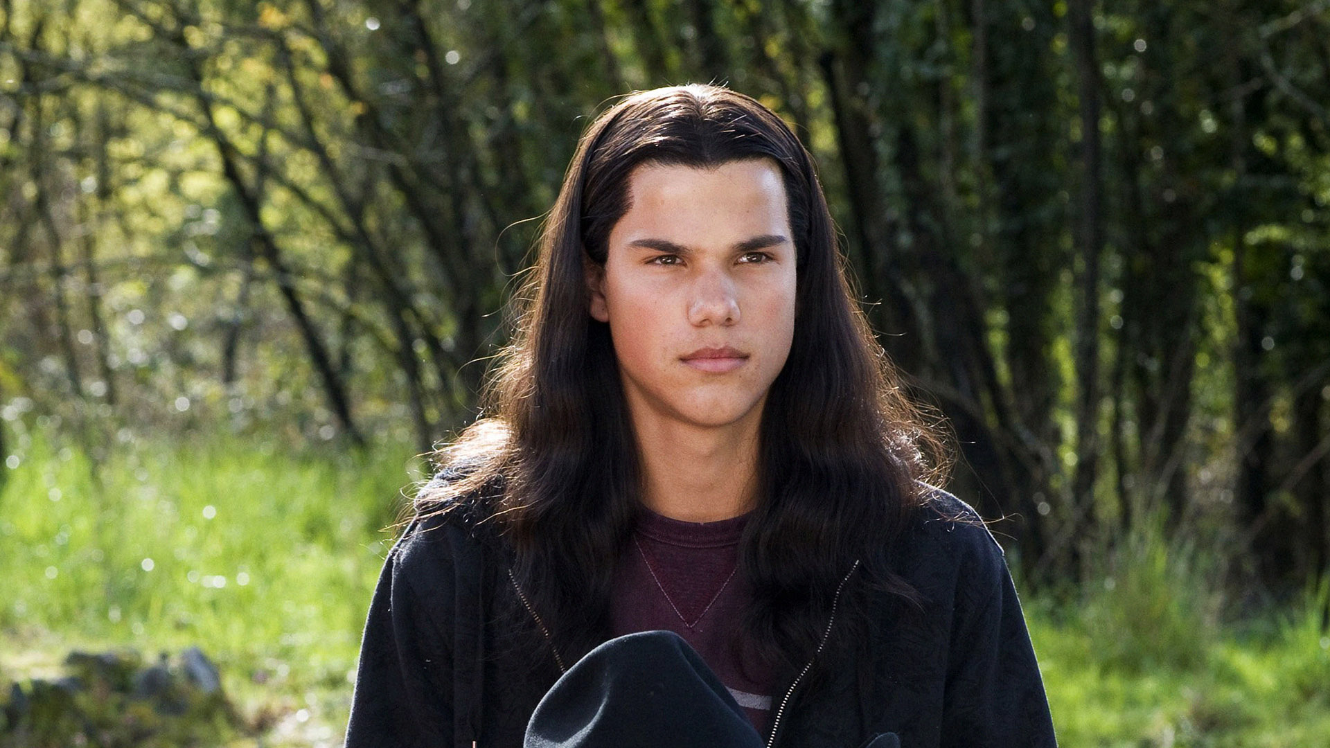 'Taylor Lautner Wasn't The Only One Who Had To Wear A Wig in Twilight