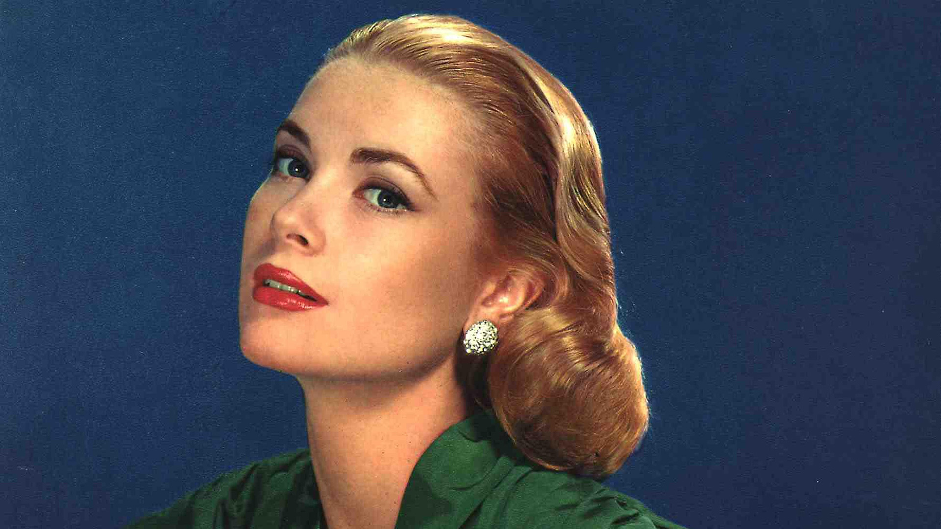 Channel Your Inner Grace Kelly With These 7 Timeless Style Tips
