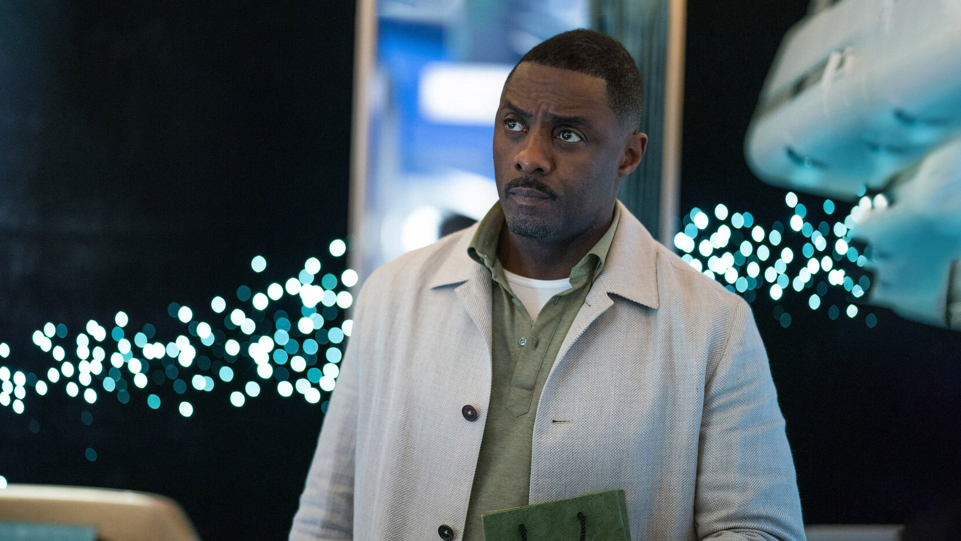 We Love Idris Elba, But These 5 Plot Holes in Hijack Are Ridiculous