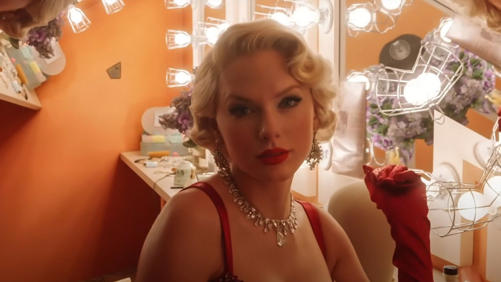 Taylor Swift Reveals Her Mom’s Take on The Life of a Showgirl’s Provocative Lyric