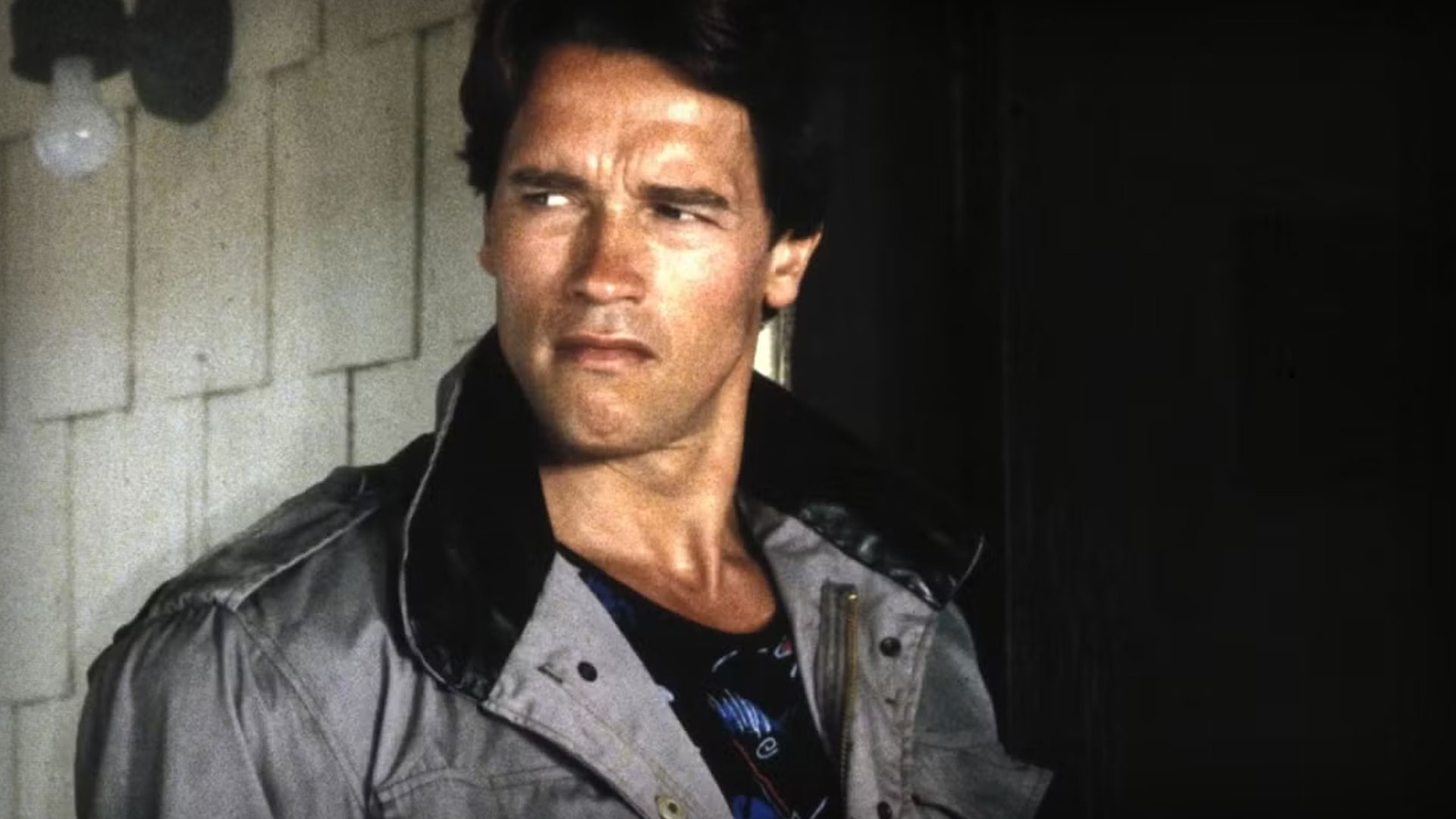 This Bonkers Schwarzenegger B-Movie Is Streaming Now on Starz