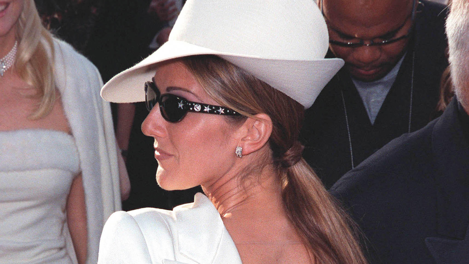 5 Biggest Celebrity Fashion Fails That Somehow Became Iconic
