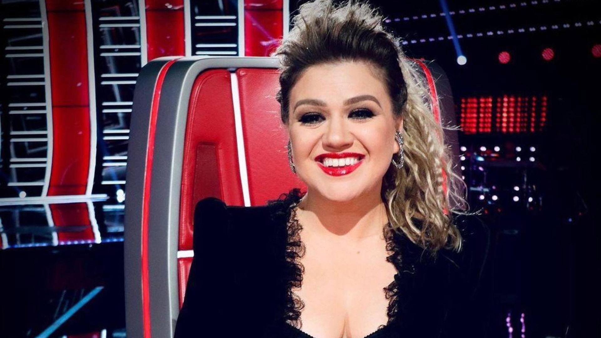 Kelly Clarkson's The Voice Salary Puts Her American Idol Paycheck to Shame