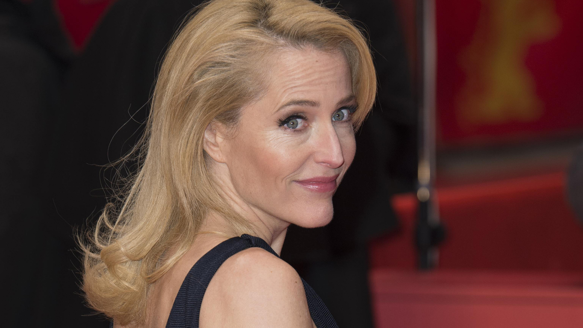 The Truth Behind Gillian Anderson's Thong-tastic Oscar Dress