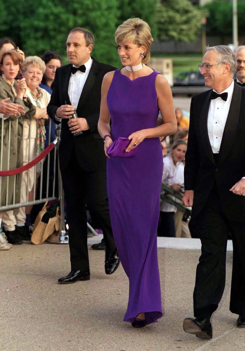6 Iconic Princess Diana Looks, Including the "Revenge Dress" - image 5