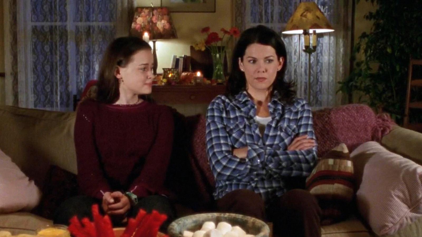 7 Coziest Gilmore Girls Episodes Perfect to Watch in the Fall - image 2