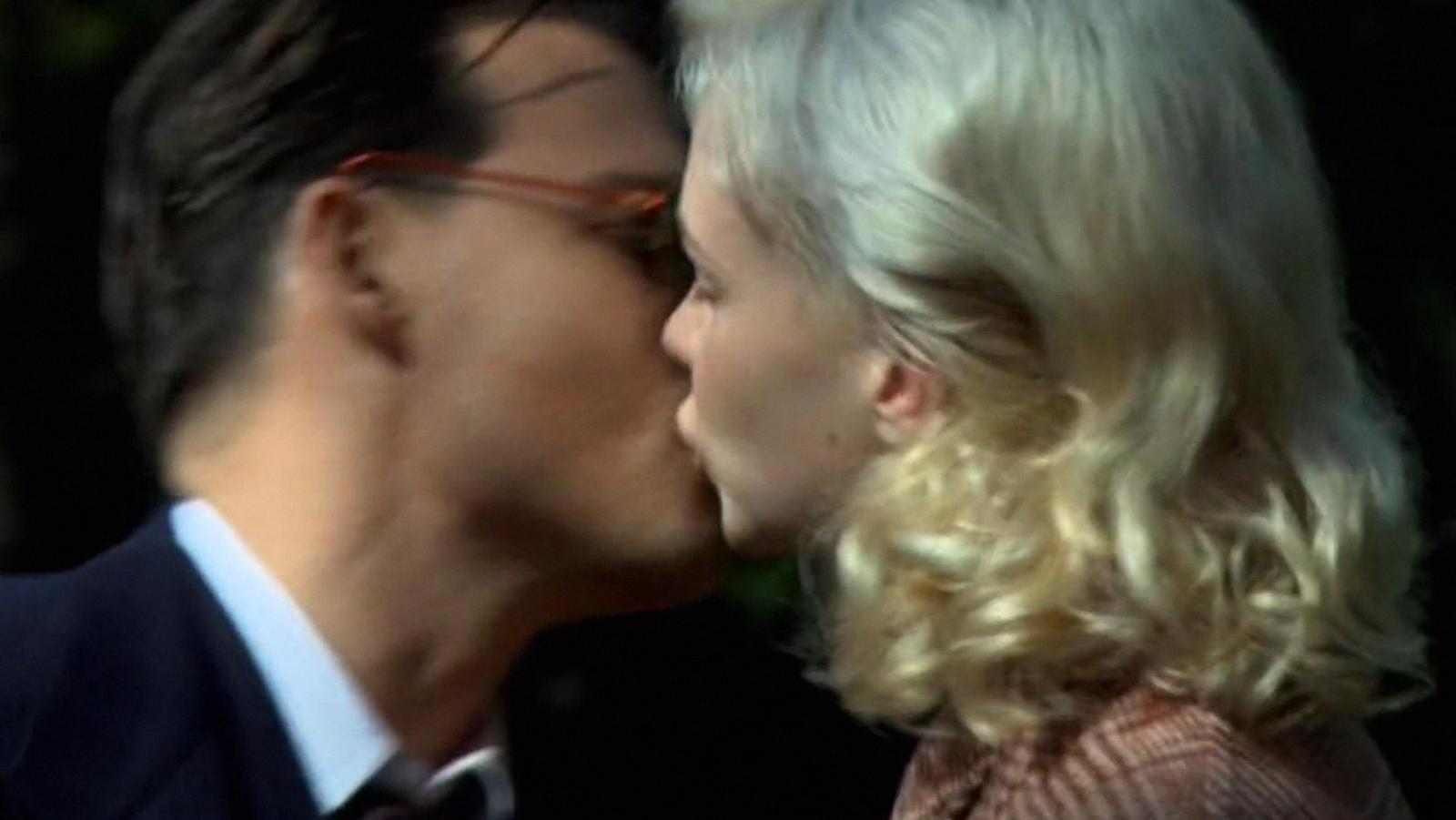 5 Never-Seen Movie Kiss Scenes We Wish Hadn't Been Cut - image 1