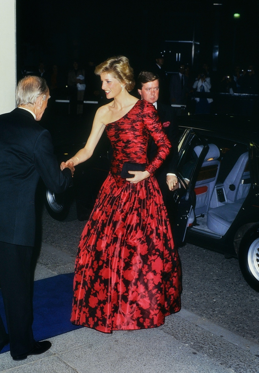 The People's Princess' Red Carpet Royalty: Diana's Top 10 Iconic Looks - image 5