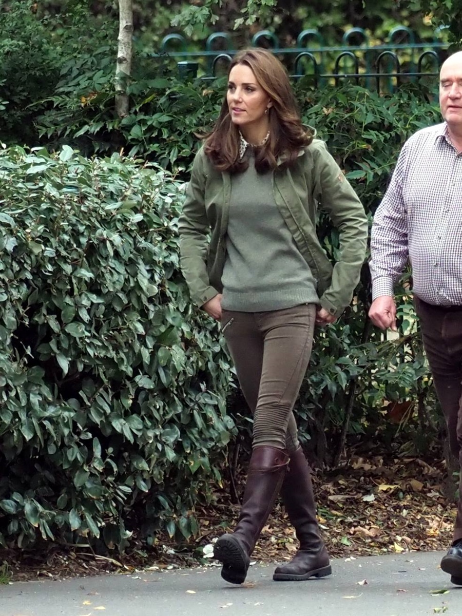10 Times Kate Middleton Looked More Like a Commoner Than a Royal - image 4