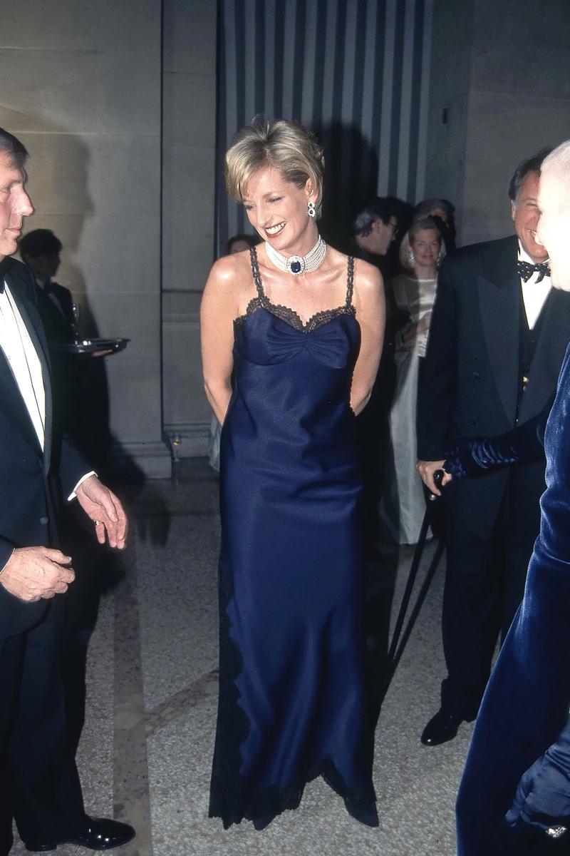 6 Iconic Princess Diana Looks, Including the "Revenge Dress" - image 6