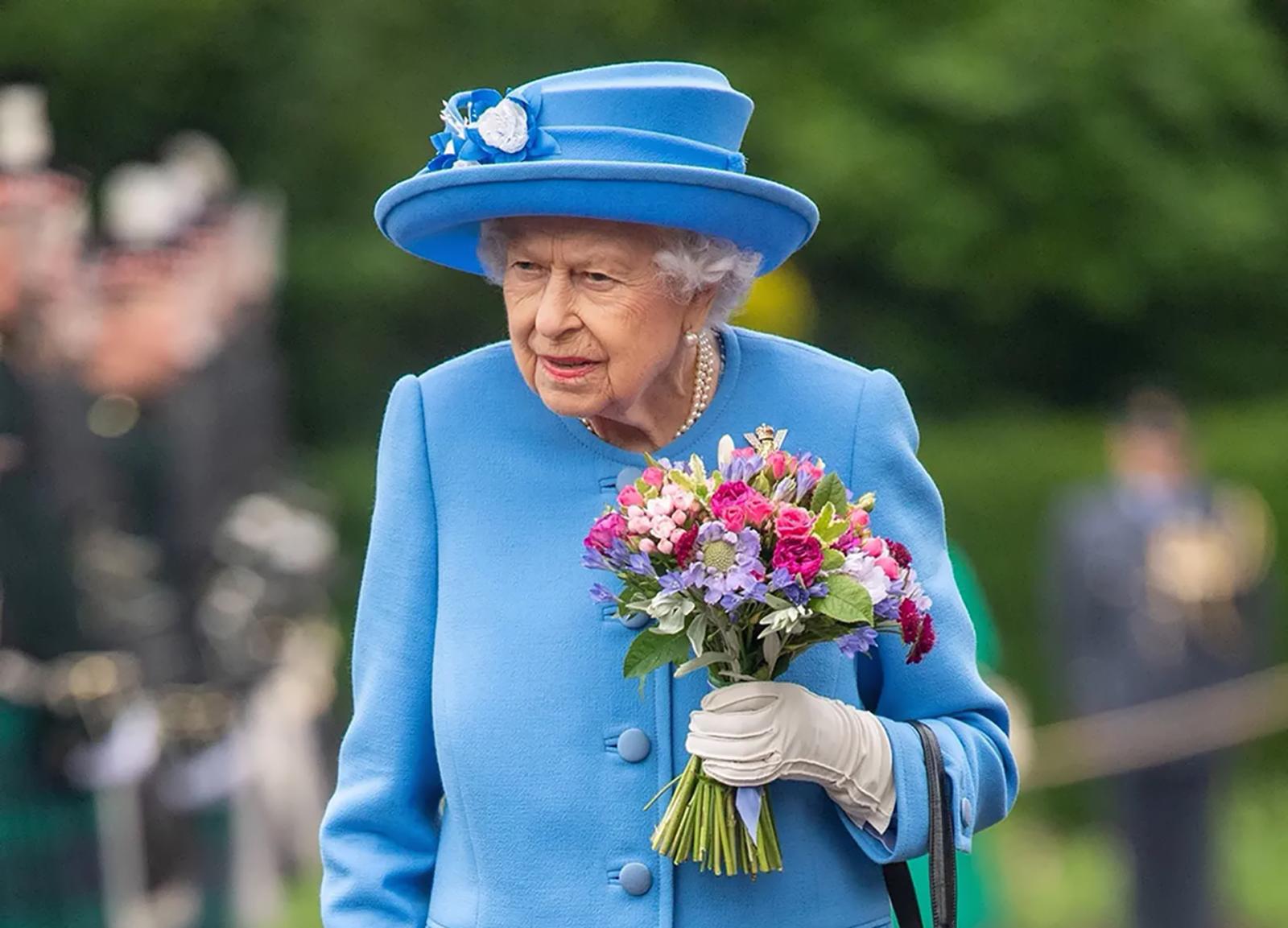 Here's Why Elizabeth II Always Wore Bright Colours - image 2