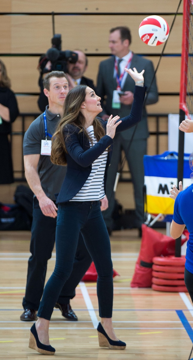 10 Times Kate Middleton Looked More Like a Commoner Than a Royal - image 9