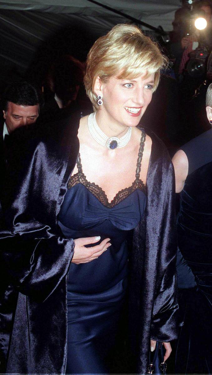 The Evolution of Princess Diana's Style: From Royal Blues to Divorce Hues - image 6