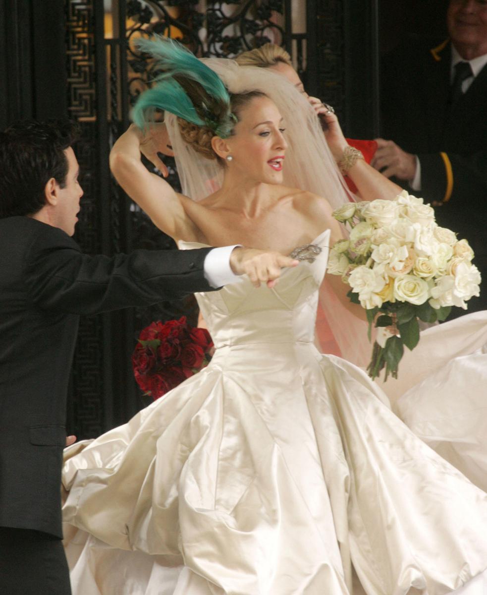 Carrie bradshaw oscar de la renta wedding outlet dress