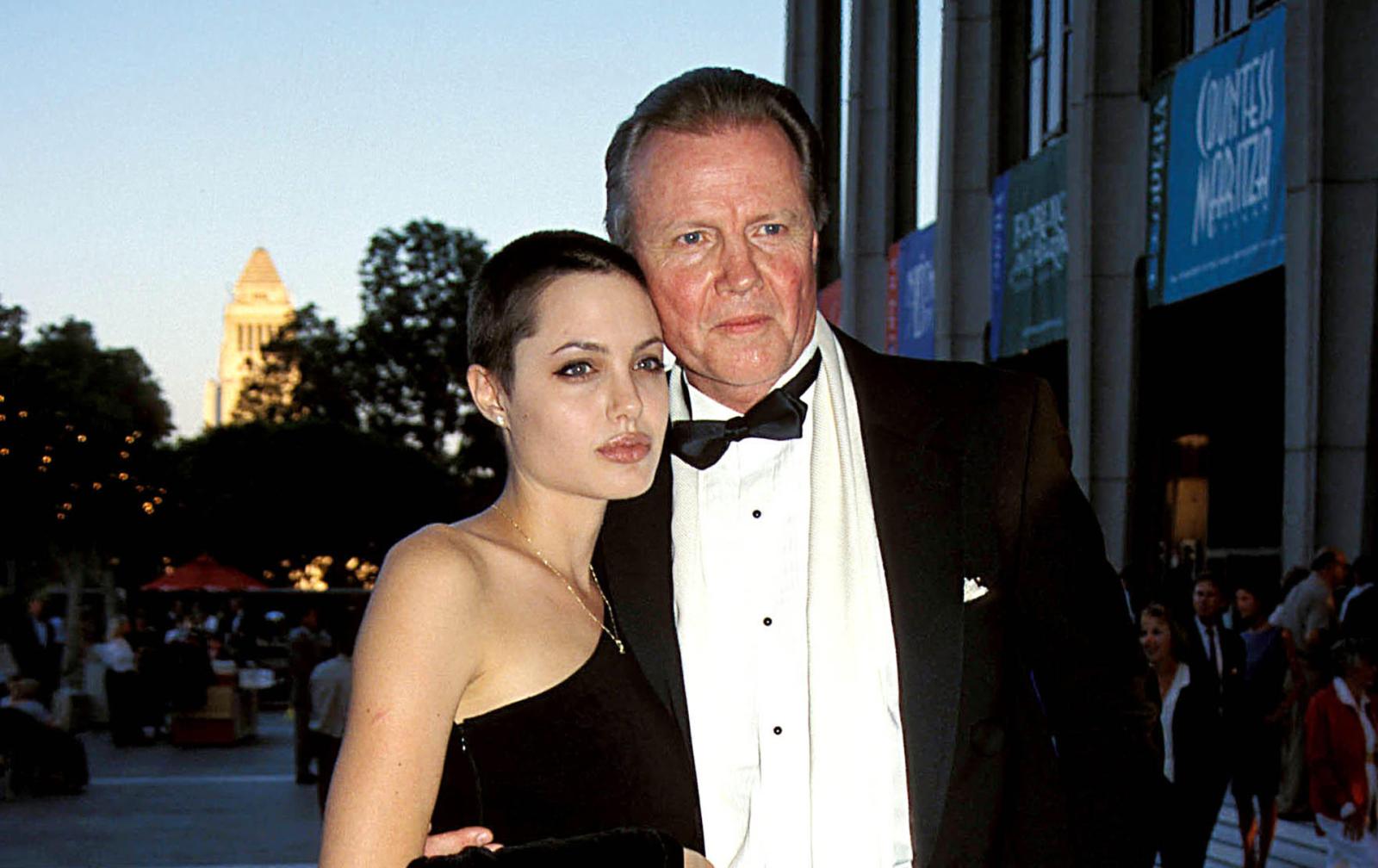 A Father-Daughter Rift: The Story of Angelina Jolie and Jon Voight's Feud - image 2