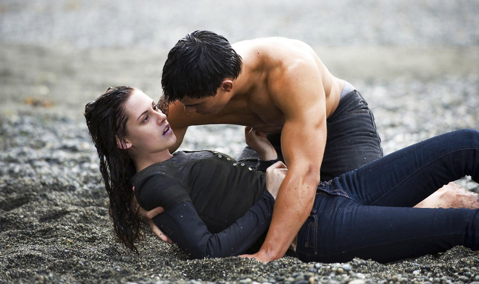 6 Times Twilight Crossed the Line and Made Us Cringe - image 2