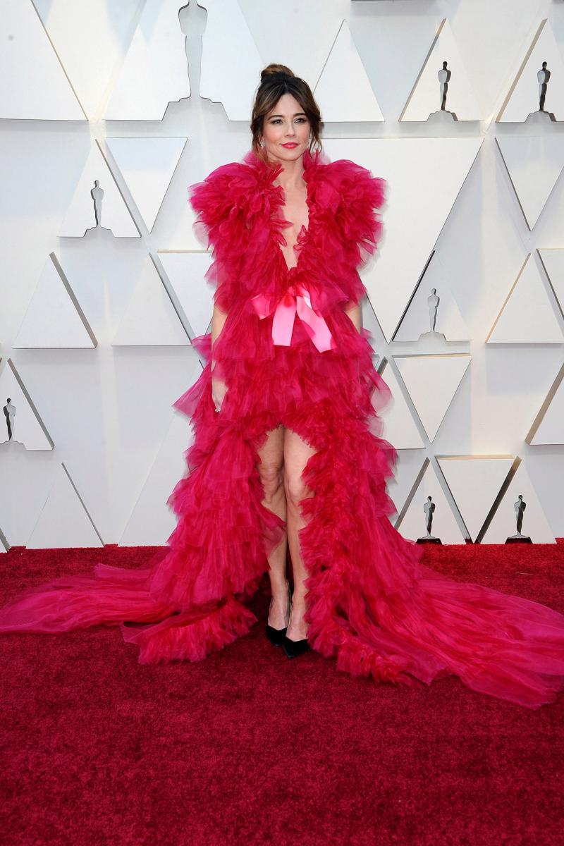 Fashion Fail: The 7 Most Regrettable Outfits to Grace the Oscar Red Carpet in Recent Memory - image 2