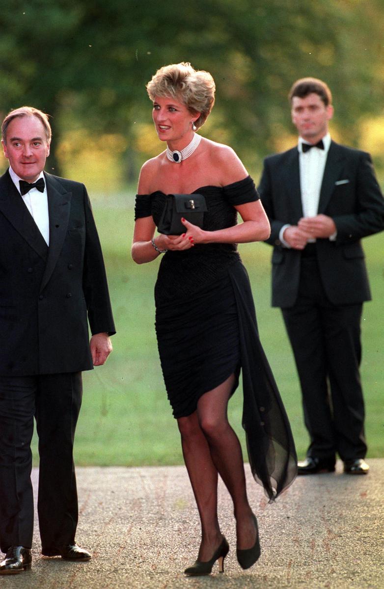 The Evolution of Princess Diana's Style: From Royal Blues to Divorce Hues - image 4