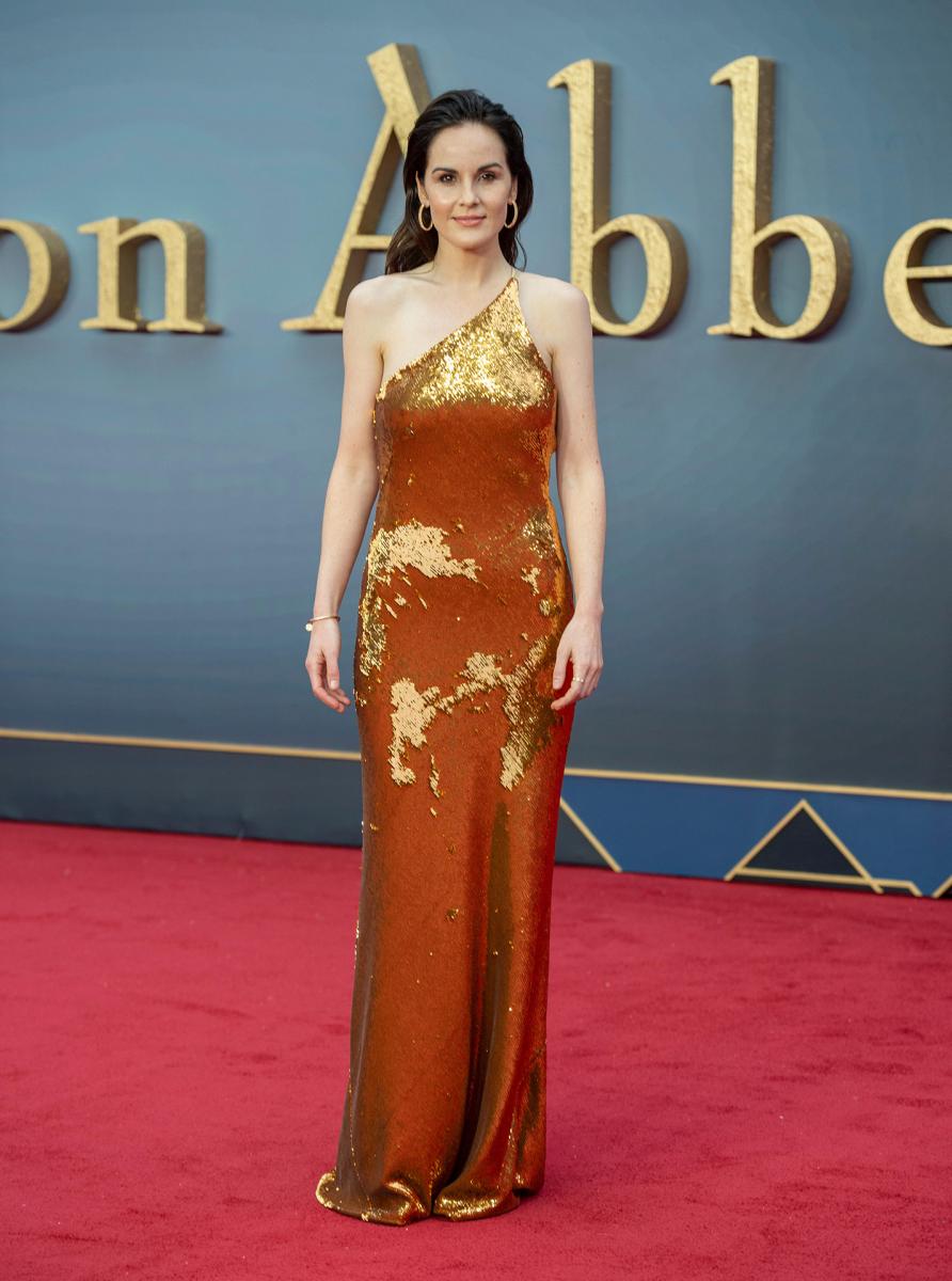 All that Glitters: 10 Celebrity Gold Dresses that Stole the Show - image 10