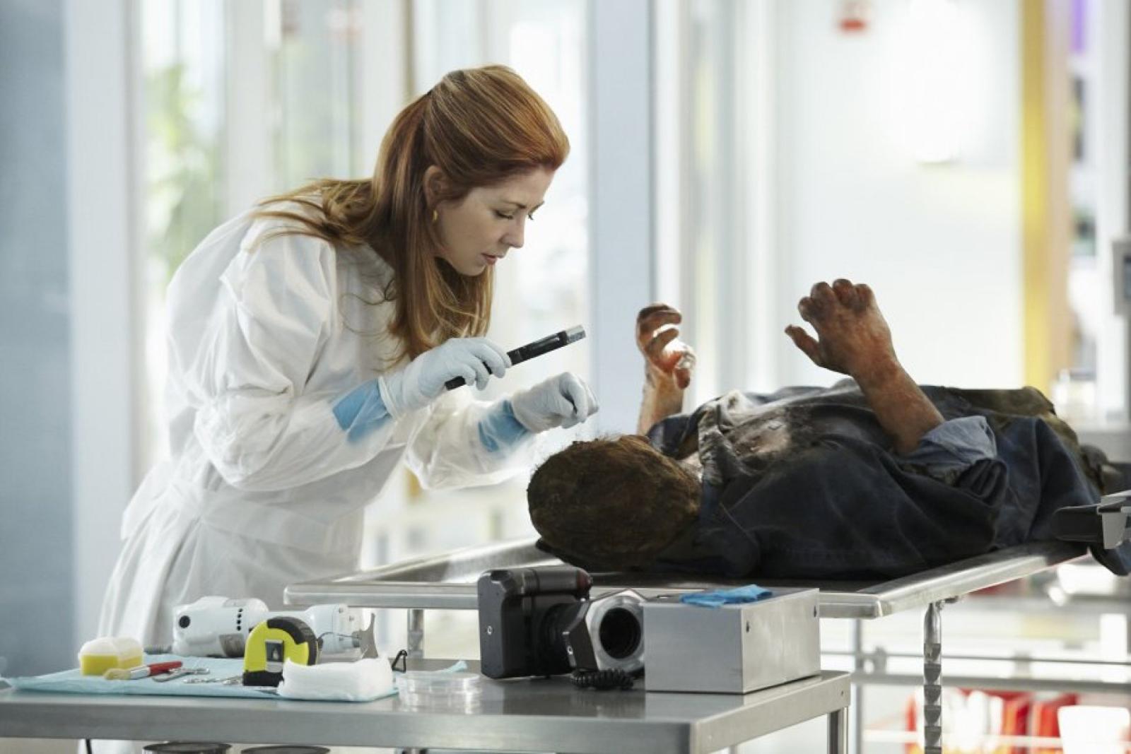 7 Medical Dramas That Don't Actually Make Us Want to Scream at the TV - image 6