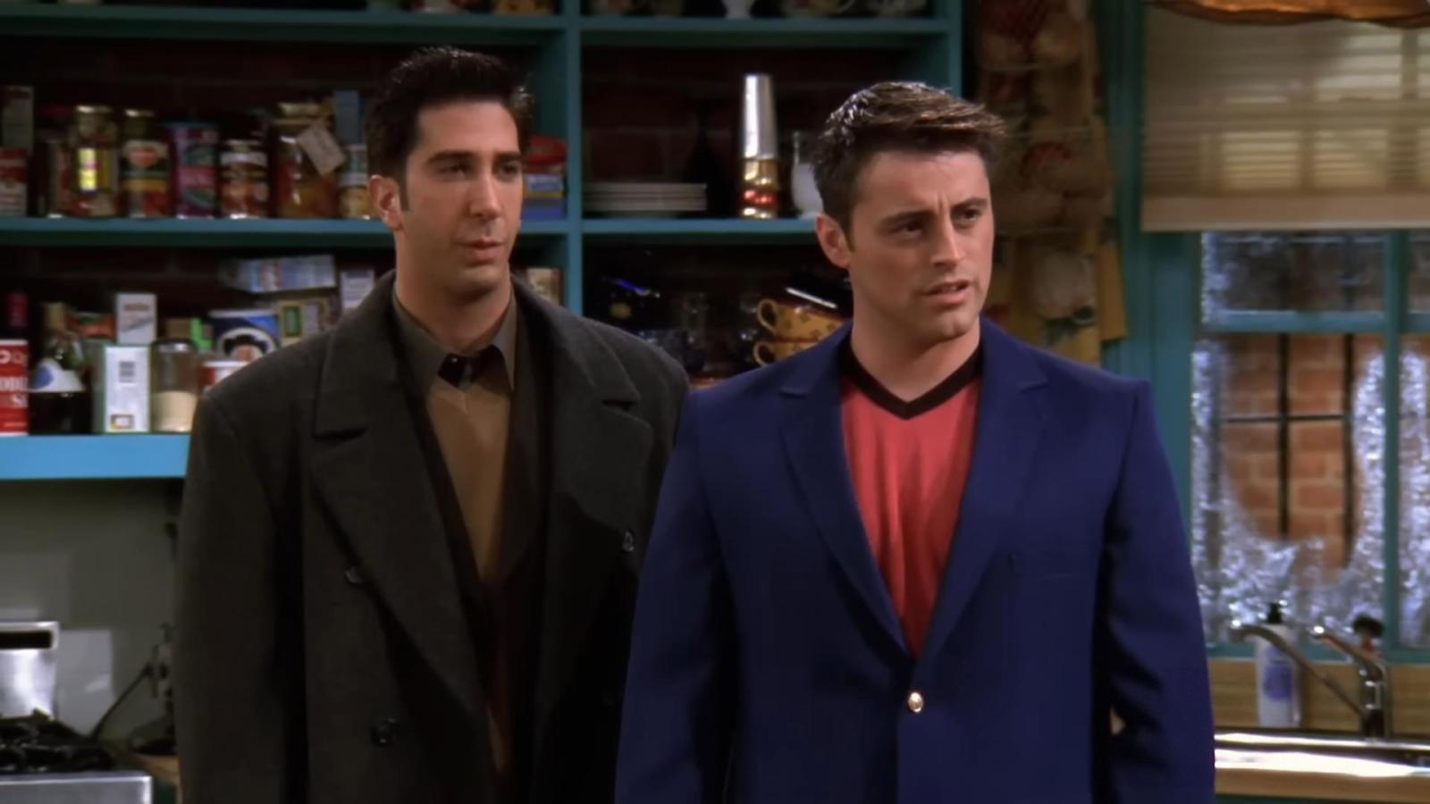 7 Funniest Unscripted Friends Moments That Were Kept in the Show - image 5