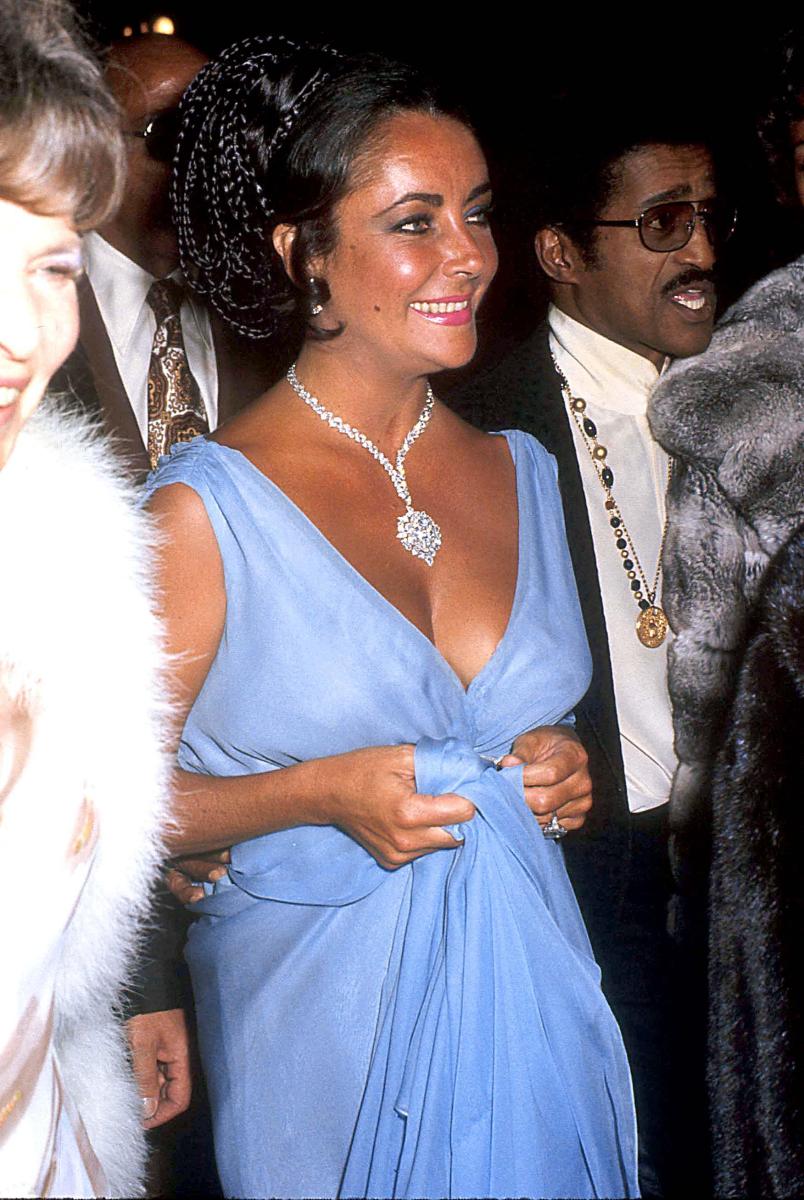 Reddit's Definitive List of the 10 Most Iconic Oscars Looks of All Time - image 2