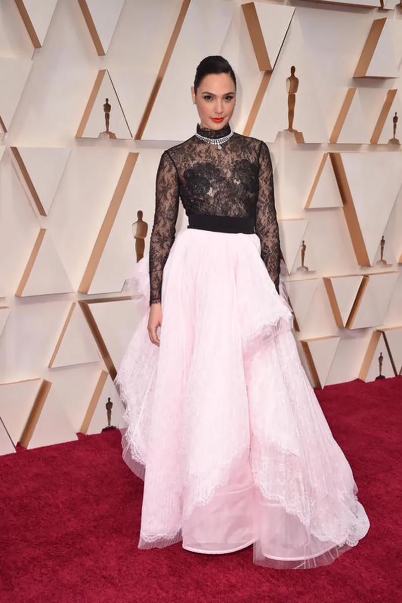 Fashion Fails: The 7 Most Ridiculous Outfits from the Oscars Red Carpet - image 5