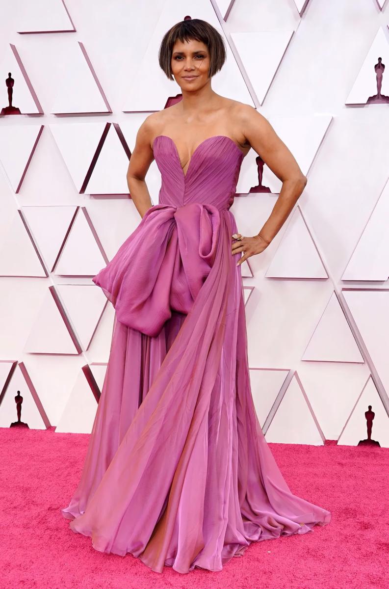 Fashion Fails: The 7 Most Ridiculous Outfits from the Oscars Red Carpet - image 6