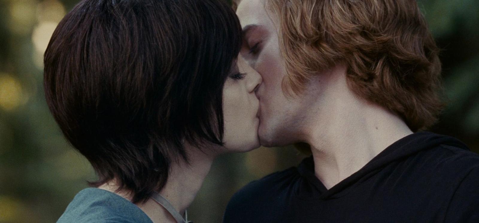 The Most Romantic Twilight Scene is Not About Bella & Edward At All - image 1